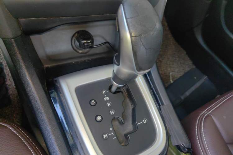 Used Citroen C4L 2013 1.8L Automatic Enjoyment Edition Gear Lever