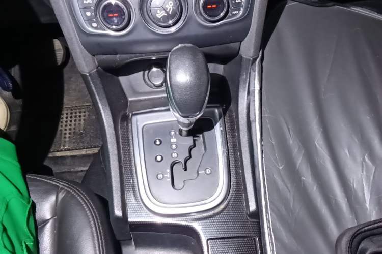 Used Citroen C4L 2013 1.8L Automatic Jingzhi Edition Gear Lever