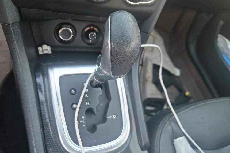 Used Citroen C4L 2013 1.8L Automatic Jingzhi Edition Gear Lever