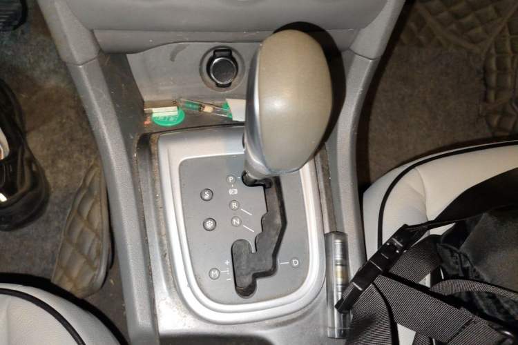 Used Citroen C4L 2013 1.6L Automatic Jingxiang Edition Gear Lever