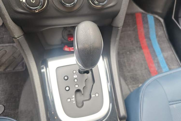 Used Citroen C4L 2013 1.8L Automatic Enjoyment Edition Gear Lever