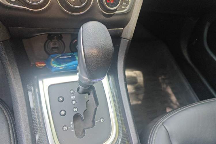 Used Citroen C4L 2013 1.8L Automatic Jingzhi Edition Gear Lever