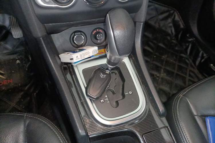 Used Citroen C4L 2013 1.8L Automatic Jingzhi Edition Gear Lever
