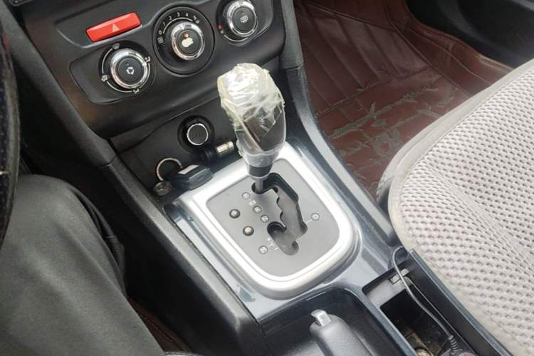 Used Citroen C4L 2013 1.8L Automatic Enjoyment Edition Gear Lever