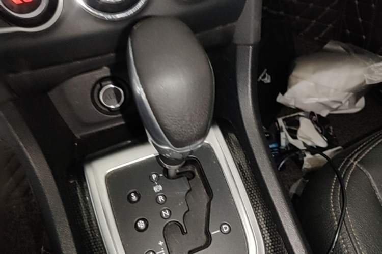 Used Citroen C4L 2013 1.6 THP Automatic Impression Edition Gear Lever