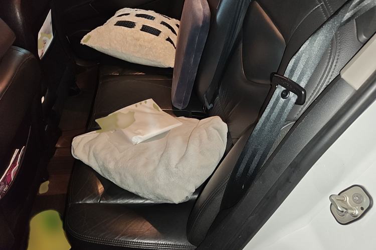 Used Citroen C4L 2013 1.8L Automatic Jingzhi Edition Interior 4