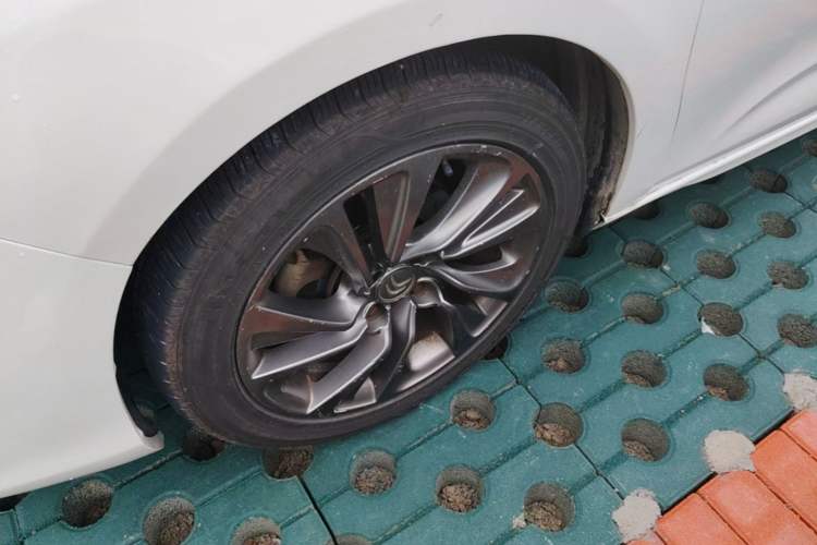 Used Citroen C4L 2013 1.6 THP Automatic Impression Edition Left Front Wheel Hub