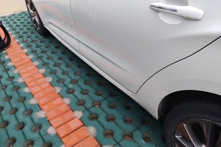 Used Citroen C4L 2013 1.6 THP Automatic Impression Edition Left Side Sill
