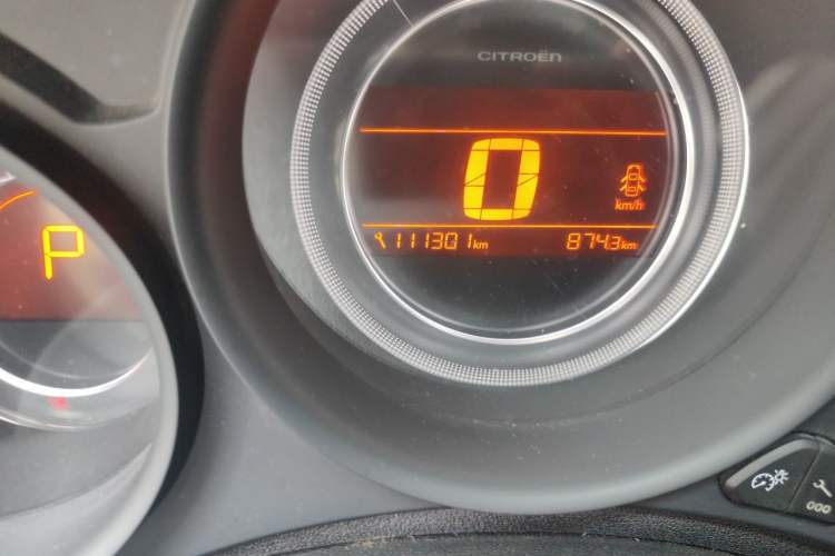 Used Citroen C4L 2013 1.8L Automatic Enjoyment Edition Odometer Close Up