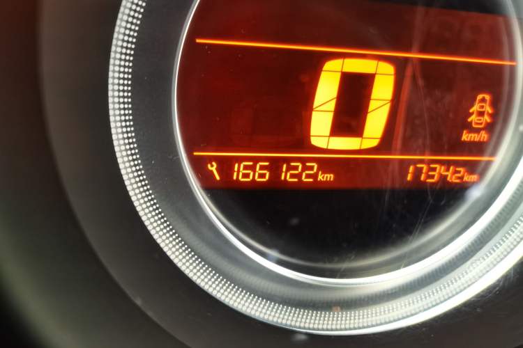 Used Citroen C4L 2013 1.8L Manual Jingxiang Edition Odometer Close Up