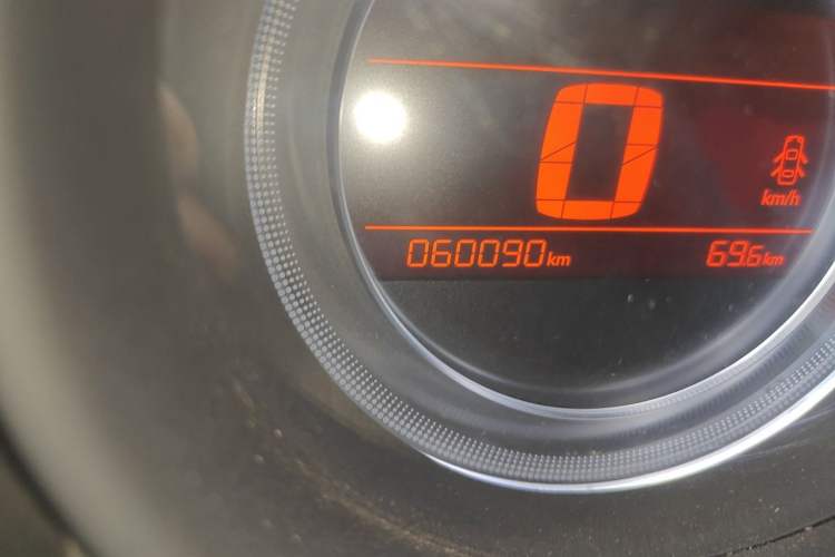 Used Citroen C4L 2013 1.6L Manual Jingxiang Edition Odometer Close Up