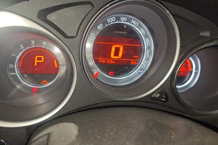 Used Citroen C4L 2013 1.6THP Automatic Dynamic Edition Odometer Close Up