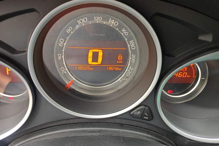Used Citroen C4L 2013 1.8L Automatic Jingzhi Edition Odometer Close Up