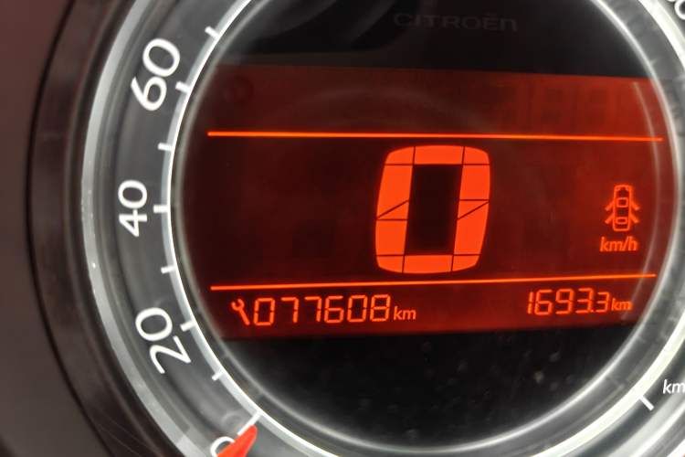 Used Citroen C4L 2013 1.6THP Automatic Dynamic Edition Odometer Close Up