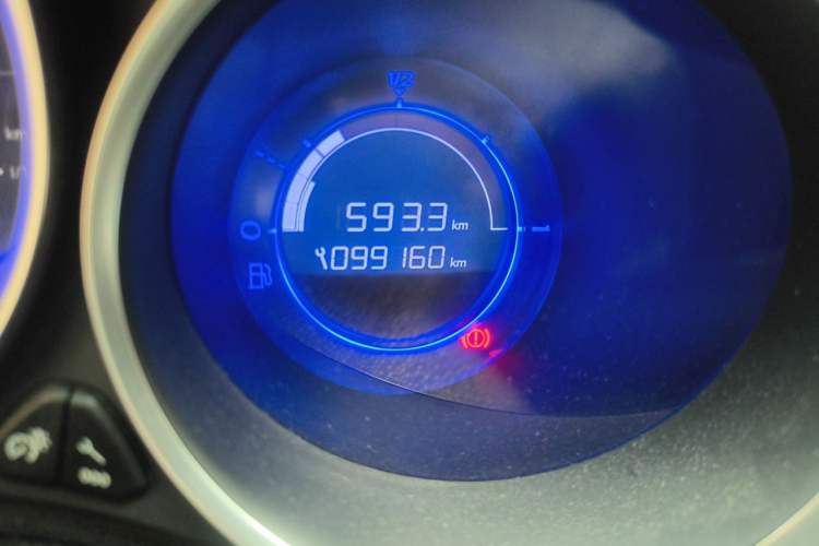 Used Citroen C4L 2013 1.8L Automatic Jingchi Edition Odometer Close Up