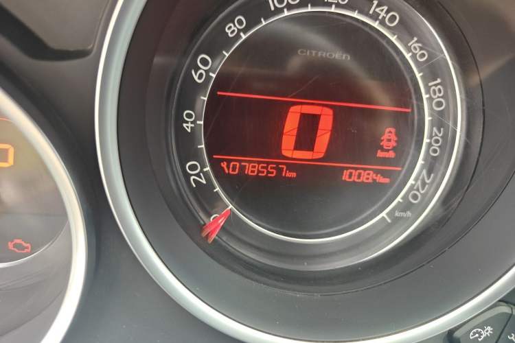 Used Citroen C4L 2013 1.6 THP Automatic Impression Edition Odometer Close Up