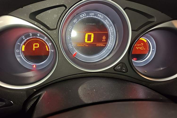 Used Citroen C4L 2013 1.8L Automatic Jingzhi Edition Odometer Close Up