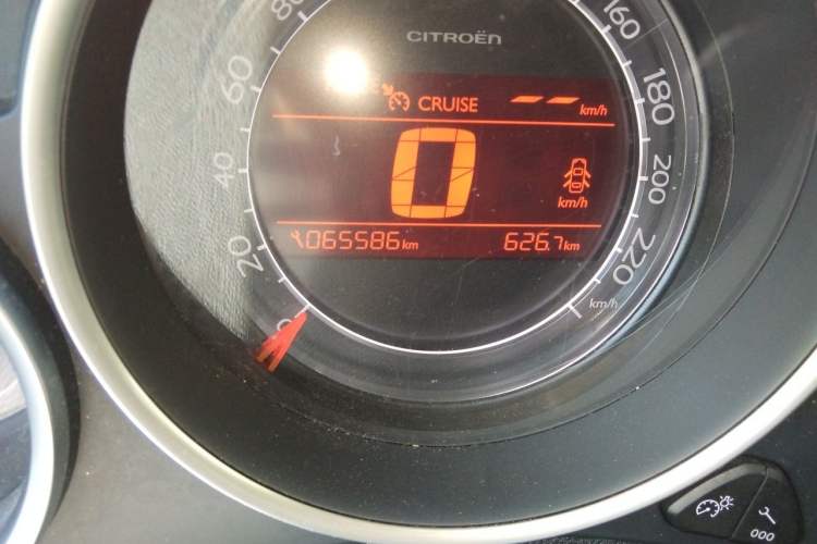 Used Citroen C4L 2013 1.8L Automatic Jingzhi Edition Odometer Close Up