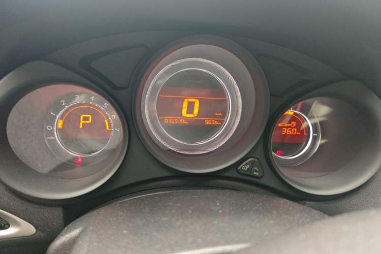 Used Citroen C4L 2013 1.8L Automatic Enjoyment Edition Odometer Close Up