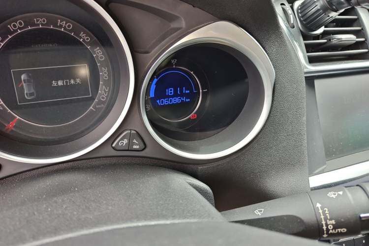 Used Citroen C4L 2013 1.6THP Automatic Dynamic Edition Odometer Close Up