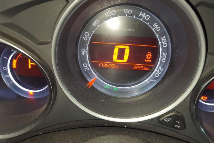 Used Citroen C4L 2013 1.6 THP Automatic Impression Edition Odometer Close Up
