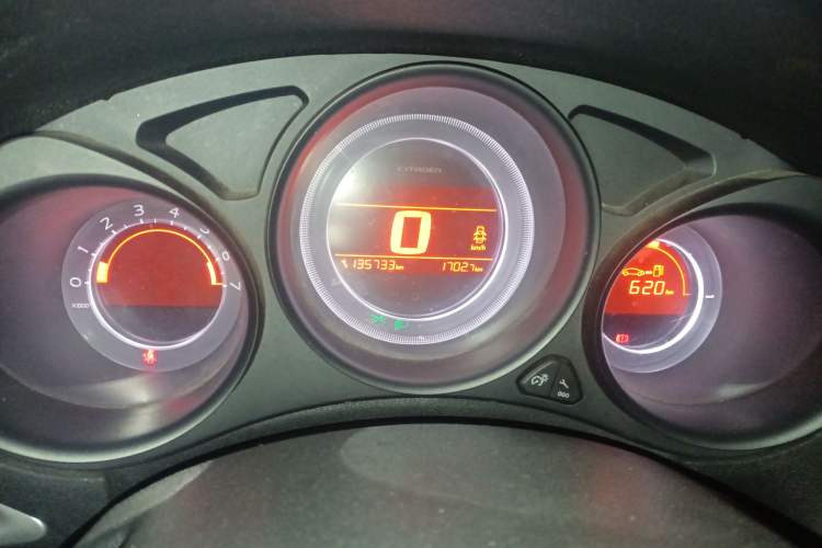 Used Citroen C4L 2013 1.8L Manual Jingxiang Edition Odometer Close Up