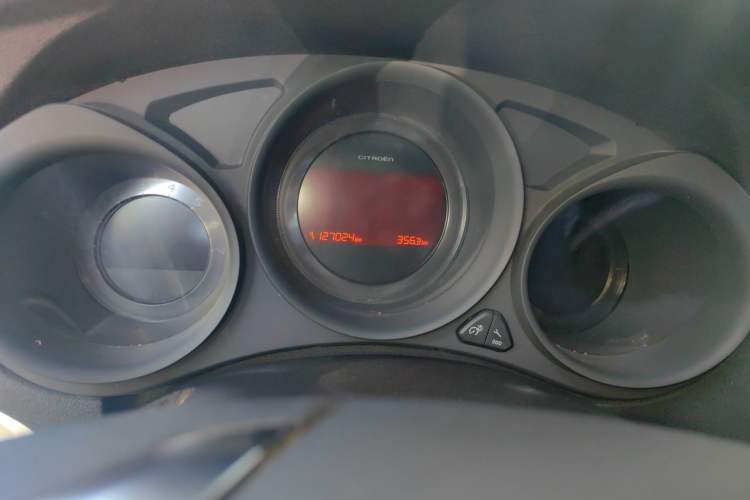 Used Citroen C4L 2013 1.8L Automatic Enjoyment Edition Odometer Close Up
