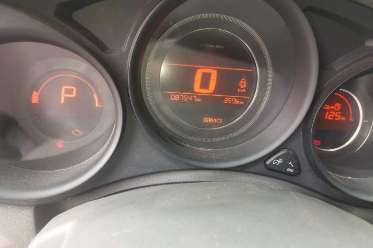 Used Citroen C4L 2013 1.8L Automatic Enjoyment Edition Odometer Close Up