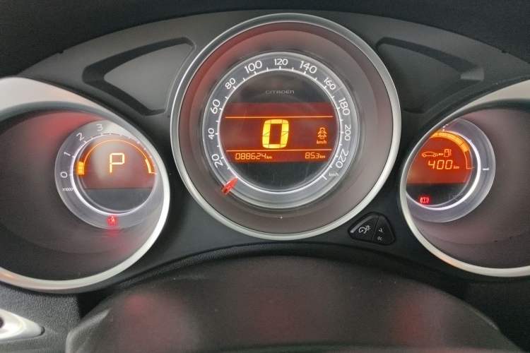 Used Citroen C4L 2013 1.8L Automatic Jingzhi Edition Odometer Close Up