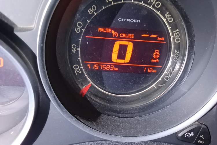 Used Citroen C4L 2013 1.8L Automatic Jingzhi Edition Odometer Close Up