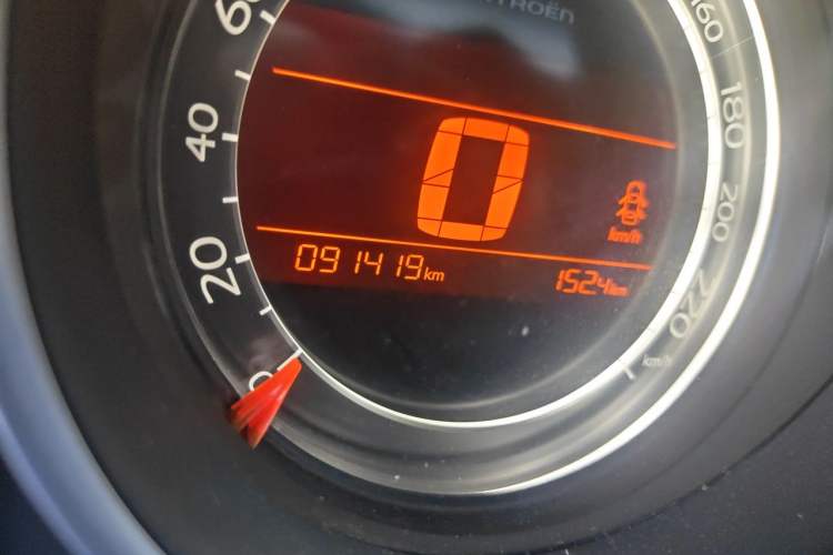 Used Citroen C4L 2013 1.8L Automatic Jingzhi Edition Odometer Close Up