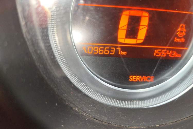 Used Citroen C4L 2013 1.6L Automatic Jingxiang Edition Odometer Close Up