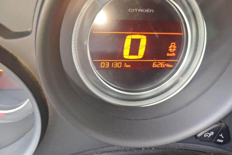 Used Citroen C4L 2013 1.8L Automatic Enjoyment Edition Odometer Close Up