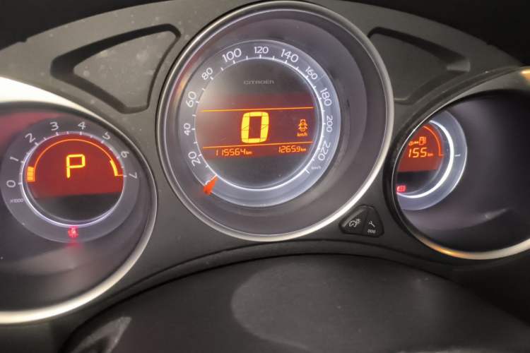 Used Citroen C4L 2013 1.8L Automatic Jingzhi Edition Odometer Close Up