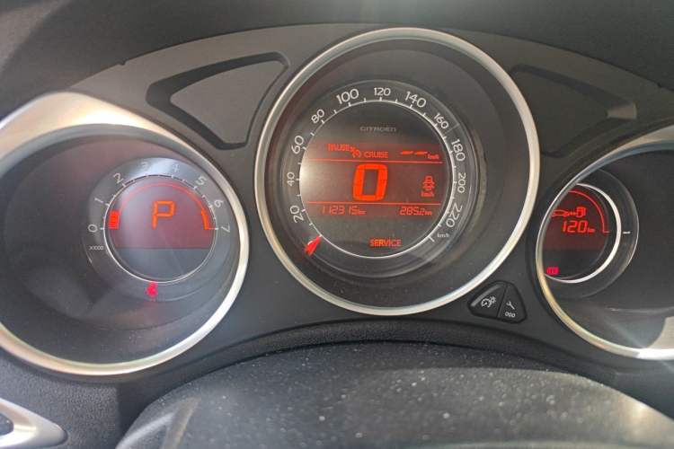 Used Citroen C4L 2013 1.8L Automatic Jingzhi Edition Odometer Close Up