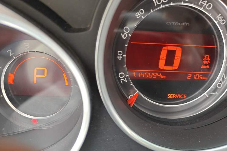 Used Citroen C4L 2013 1.8L Automatic Jingzhi Edition Odometer Close Up