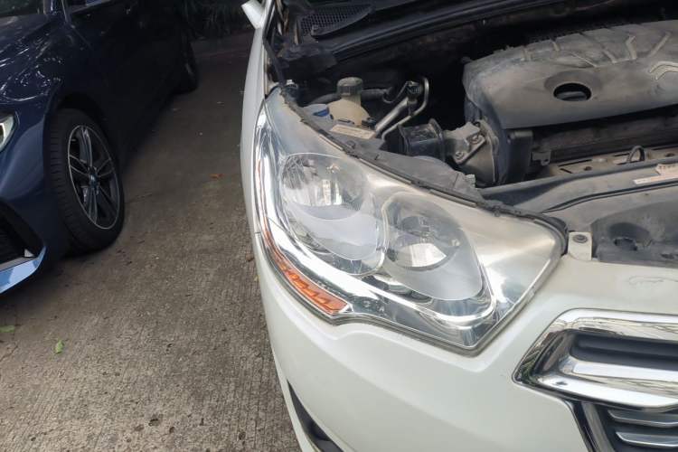 Used Citroen C4L 2013 1.8L Automatic Jingzhi Edition Right Front Headlight