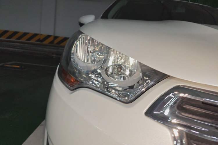 Used Citroen C4L 2013 1.8L Automatic Jingzhi Edition Right Front Headlight