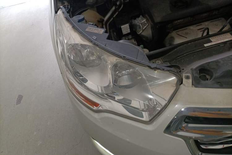 Used Citroen C4L 2013 1.8L Automatic Jingzhi Edition Right Front Headlight