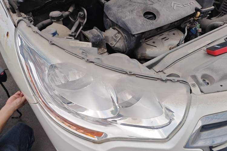 Used Citroen C4L 2013 1.8L Automatic Jingzhi Edition Right Front Headlight