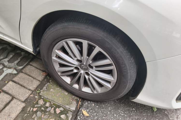 Used Citroen C4L 2013 1.8L Automatic Jingzhi Edition Right Front Wheel Hub