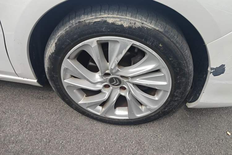 Used Citroen C4L 2013 1.6 THP Automatic Impression Edition Right Front Wheel Hub