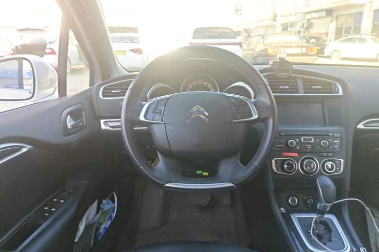 Used Citroen C4L 2013 1.8L Automatic Jingzhi Edition Steering Wheel