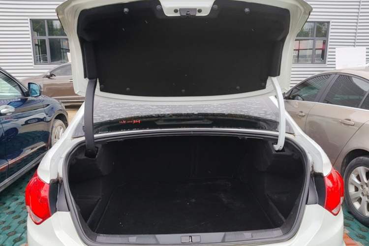 Used Citroen C4L 2013 1.6 THP Automatic Impression Edition Trunk