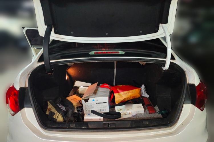 Used Citroen C4L 2013 1.6L Automatic Jingxiang Edition Trunk
