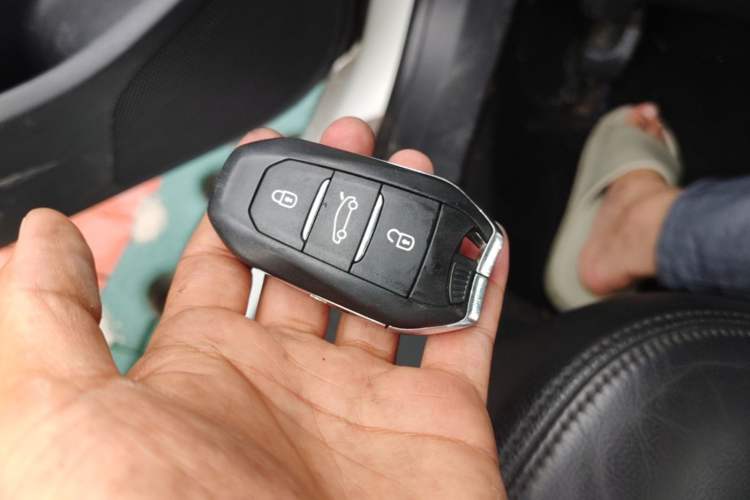 Used Citroen C4L 2013 1.6 THP Automatic Impression Edition Vehicle Key