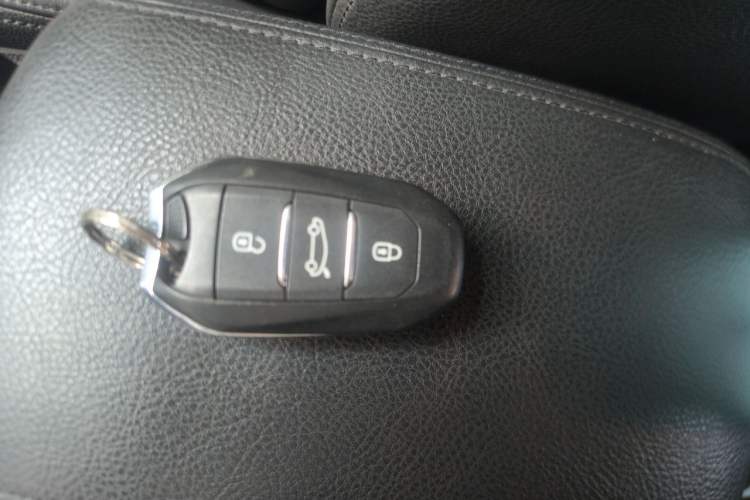 Used Citroen C4L 2013 1.8L Automatic Jingchi Edition Vehicle Key