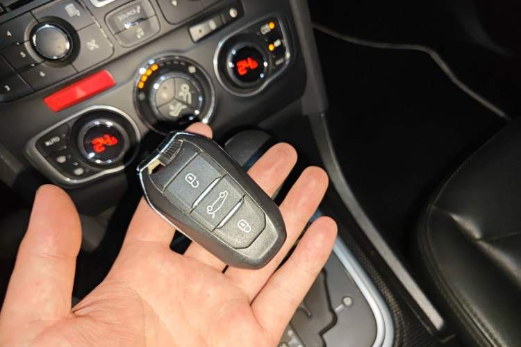 Used Citroen C4L 2013 1.6 THP Automatic Impression Edition Vehicle Key