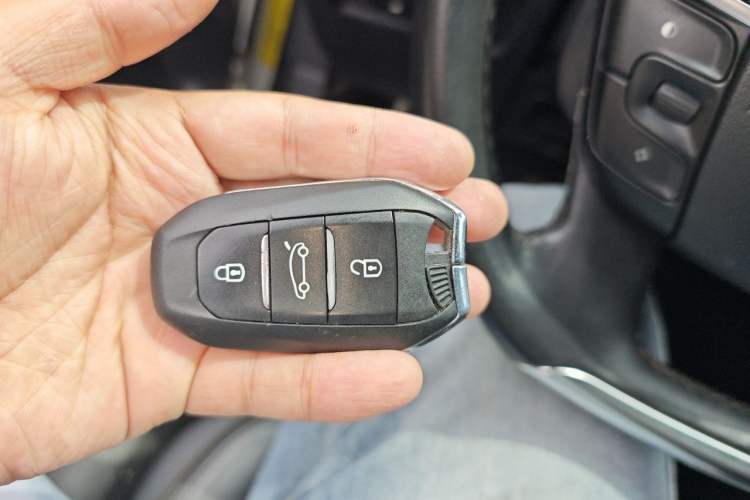 Used Citroen C4L 2013 1.8L Automatic Jingchi Edition Vehicle Key