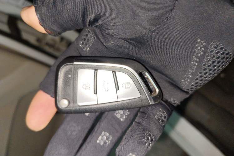 Used Citroen C4L 2013 1.6L Automatic Jingxiang Edition Vehicle Key